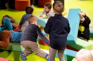 Play & Connect (5)